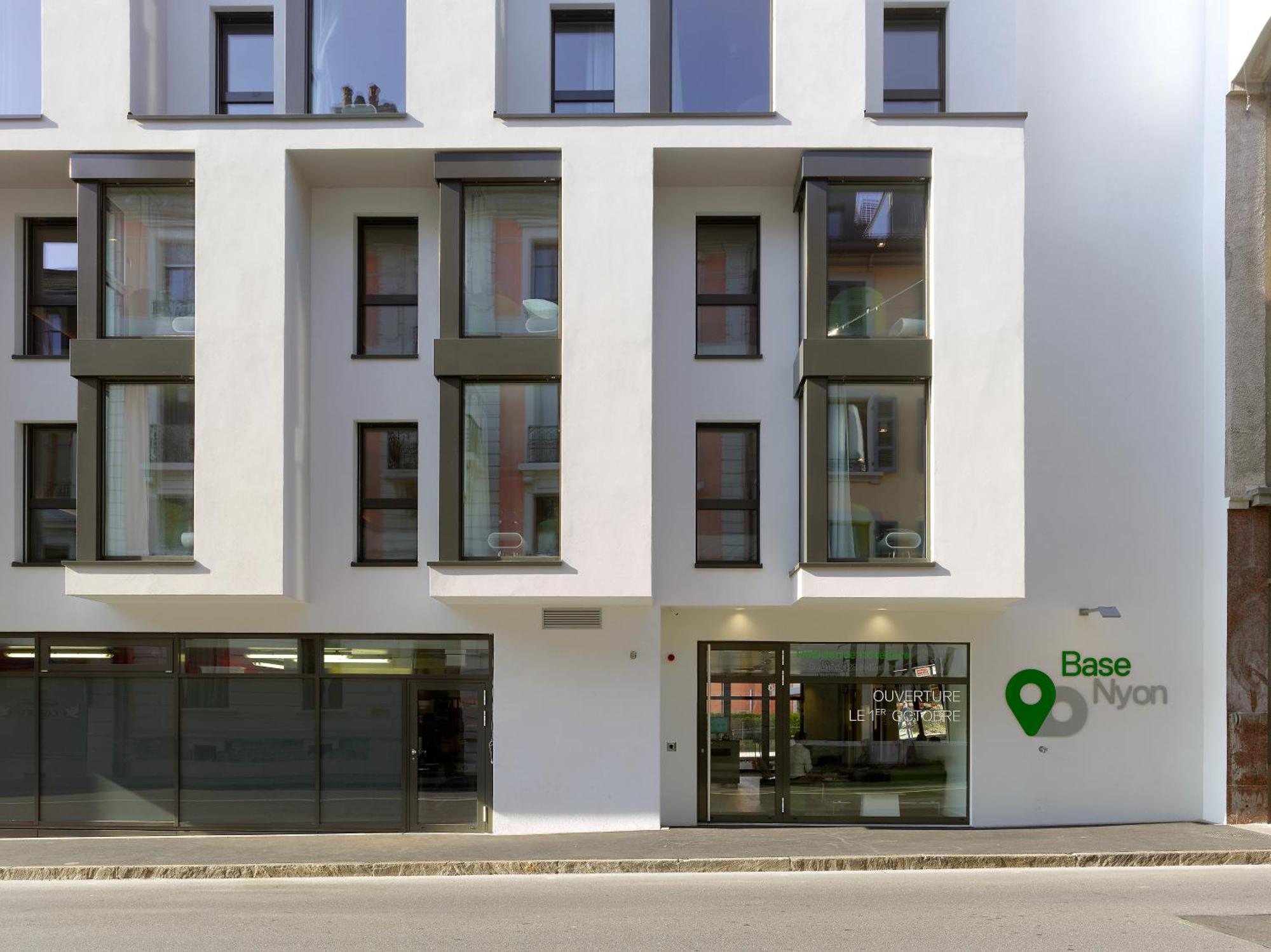 Base Nyon Hotel Bagian luar foto