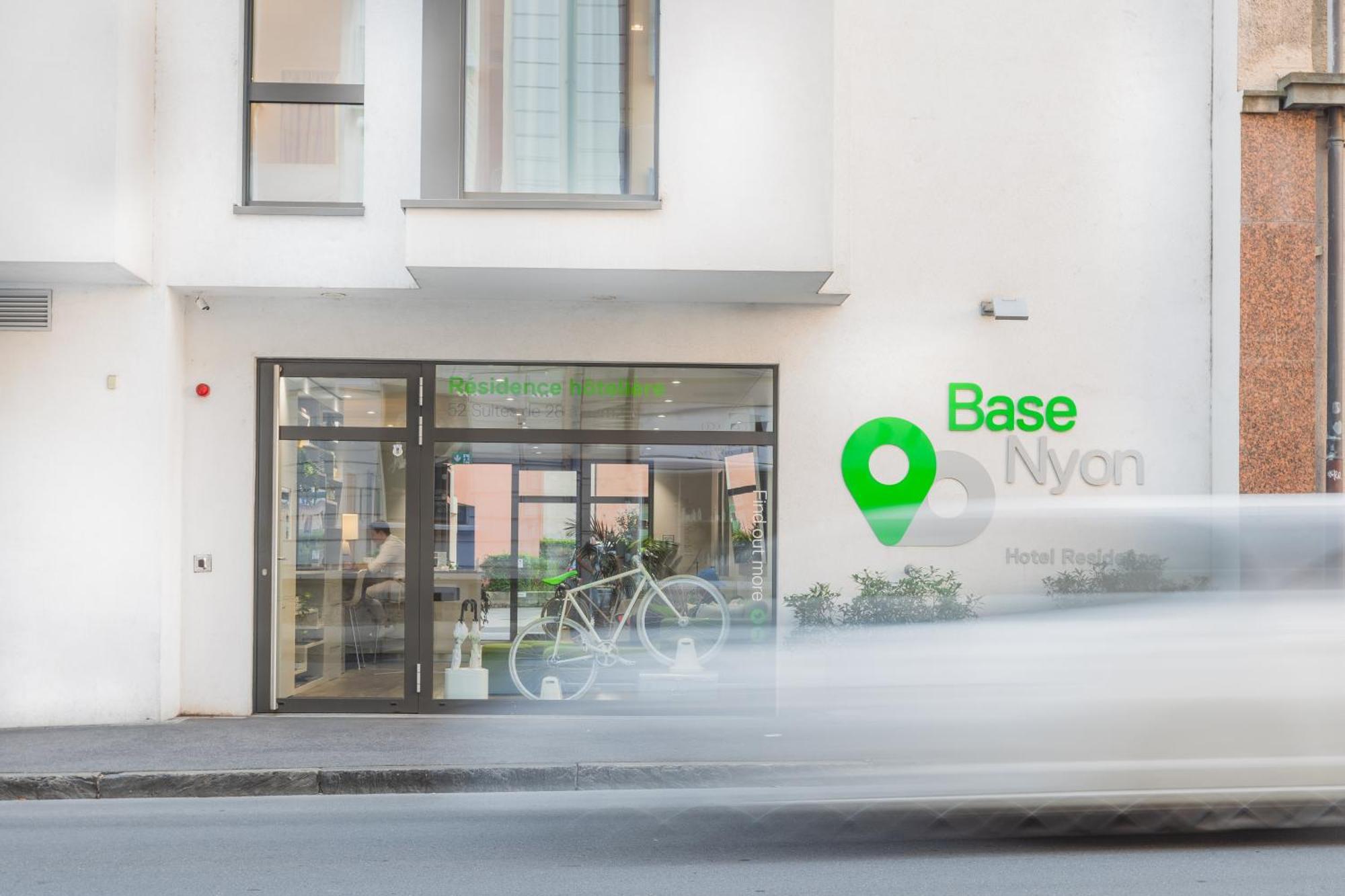 Base Nyon Hotel Bagian luar foto