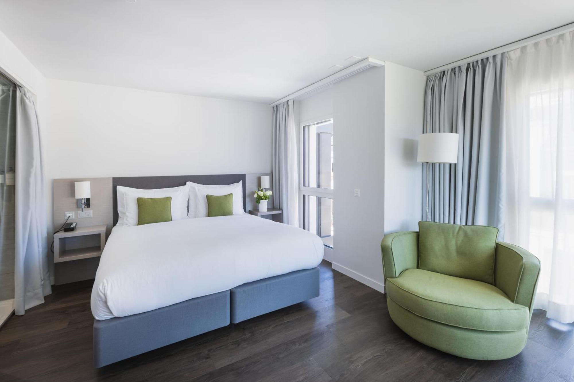 Base Nyon Hotel Ruang foto
