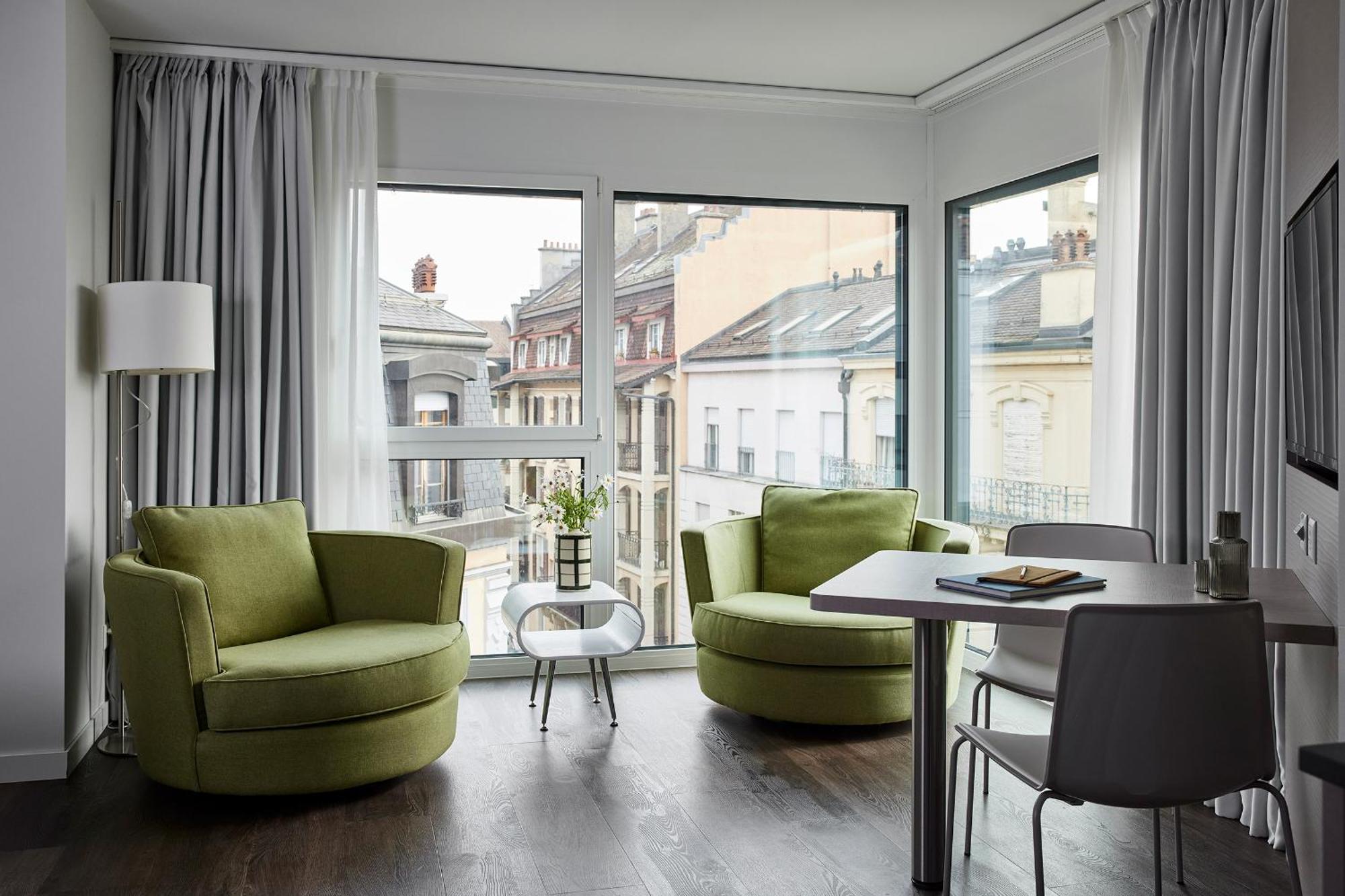 Base Nyon Hotel Ruang foto